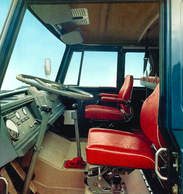 Tracteur Büssing S 16-210 F : un plancher pas tout-à-fait plat