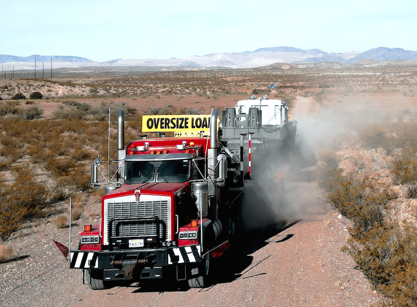 Convoi exceptionnel avec tracteur Kenworth C500