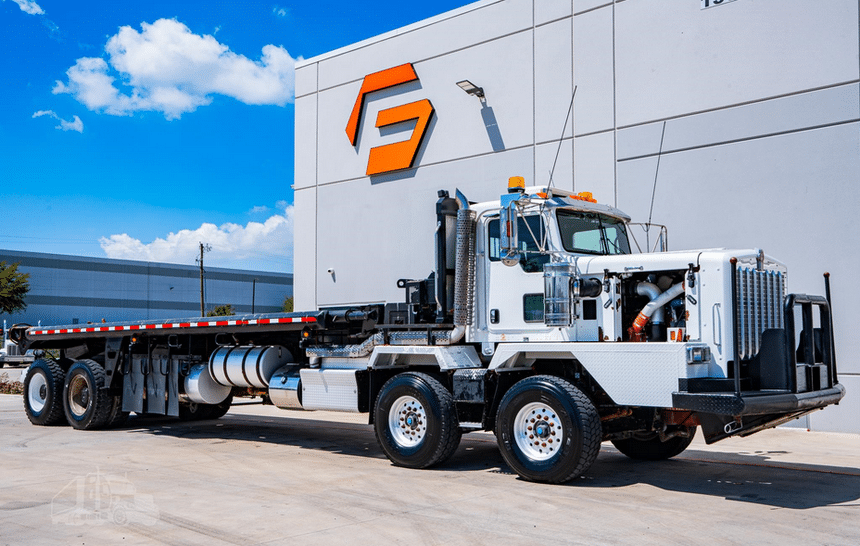 Kenworth C500 en plateau