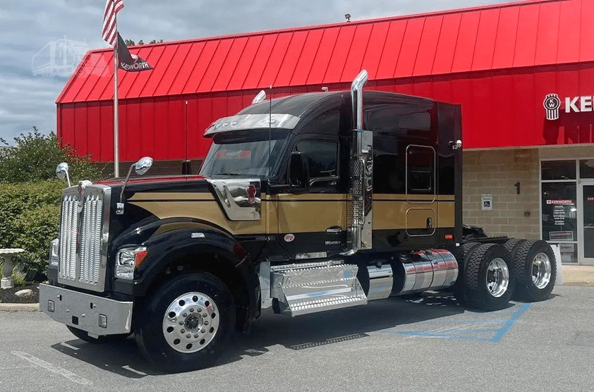 Kenworth W990 space cab