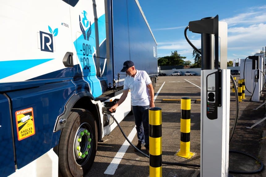 Une station de recharge électrique Chargepoly chez Rave
