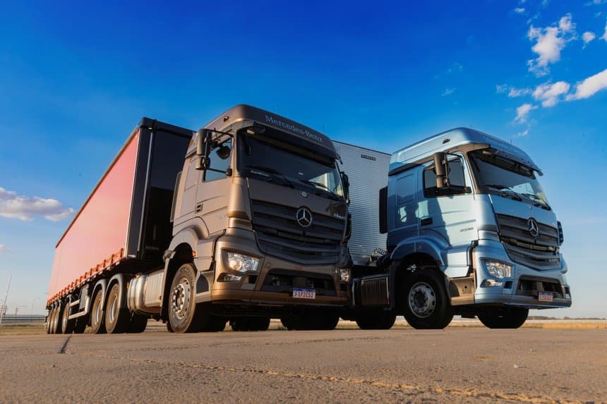 Deux modèles de Mercedes Axor commercialisés au Brésil