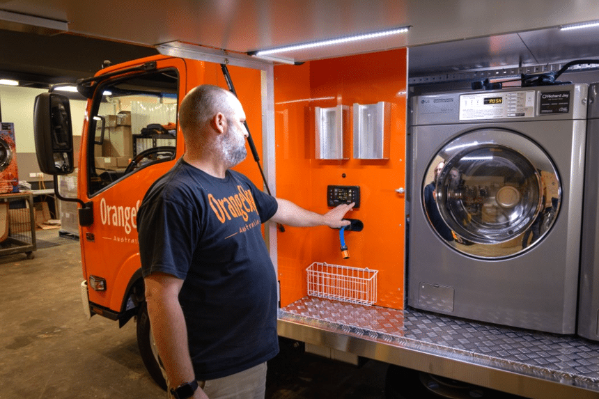 Six machines à laver dans le petit camion Isuzu en Australie