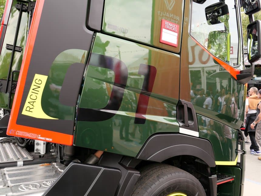 Sur le tracteur d’occasion T 01 Racing Evo des couleurs originales