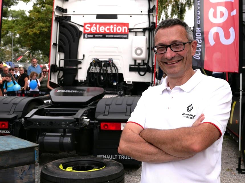 Un tracteur Renault T d'occasion reconditionné et customisé