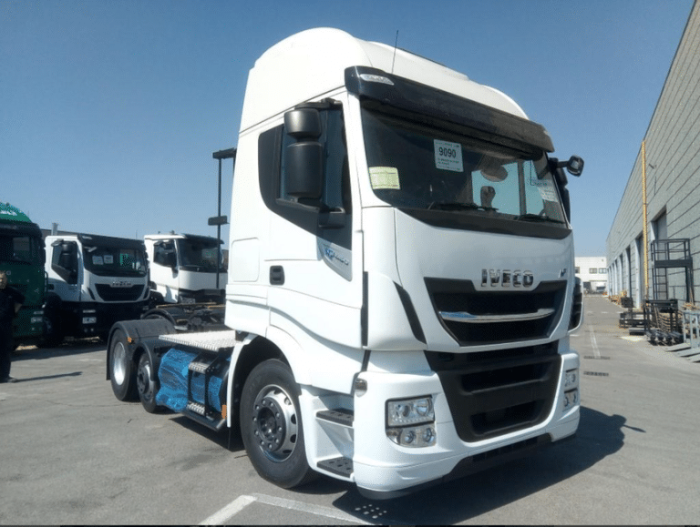 Le premier tracteur Iveco Stralis NP 6x2 roulant au GNC