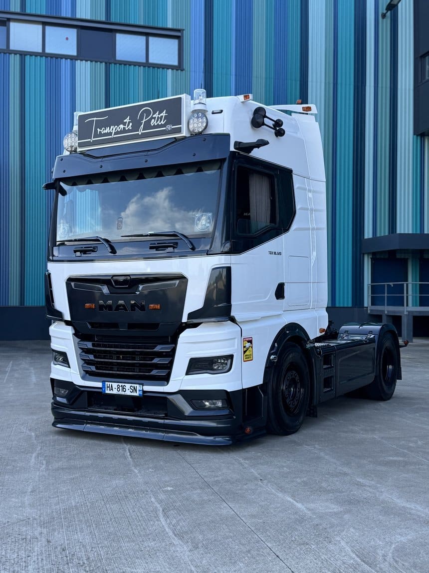 MAN TGX 18.520 des transports Petit