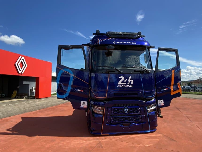 Un Renault T High "40 ans" au design signé Kriistof Garage