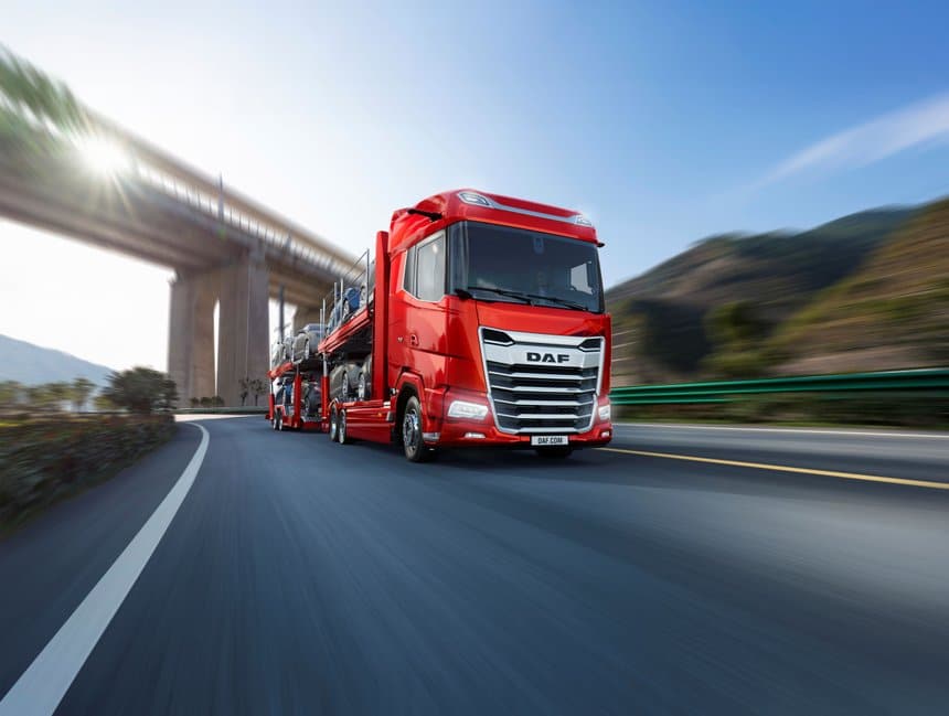 Daf XG porte-voitures en précarrossé par le constructeur