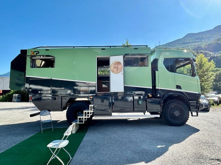 Un mobile home Scania pour deux aventuriers français
