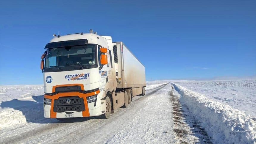 Renault T High 6x2 au Chili