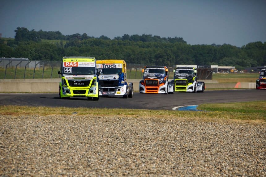 Nogaro : belle bagarre entre Jonathan André et Anthony Robineau