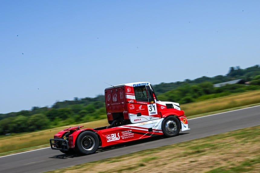 Nogaro : Patrick Chatelain performe sur l'Iveco #31