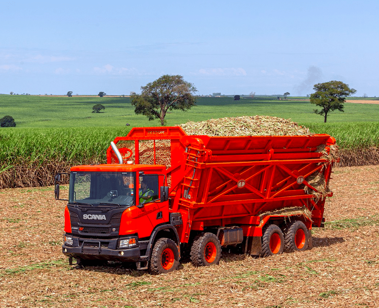 Un Scania P280 XT 8x4 équipé de pneumatiques agraires
