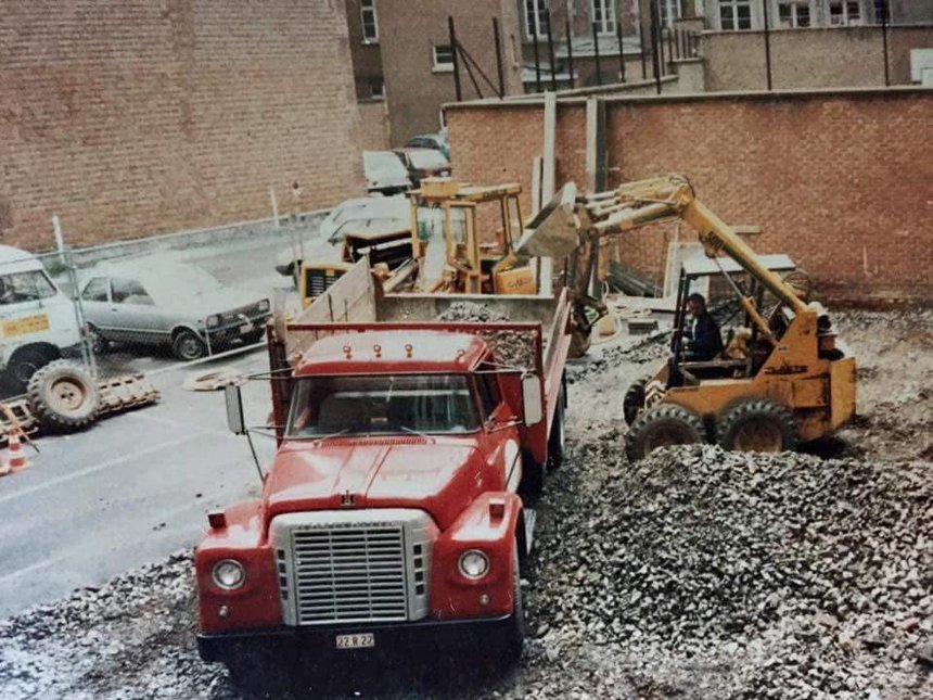 Tps Baseil : l'International Loadstar 1969 sur un chantier