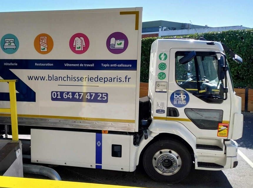 Chez Blanchisserie de Paris, deux Renault Trucks D E-Tech