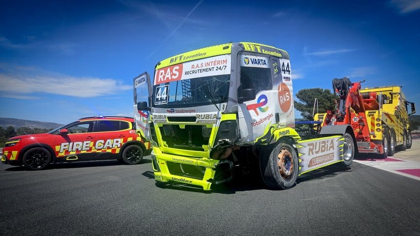 Un accident d猫s la premi猫re course pour le MAN #44 !