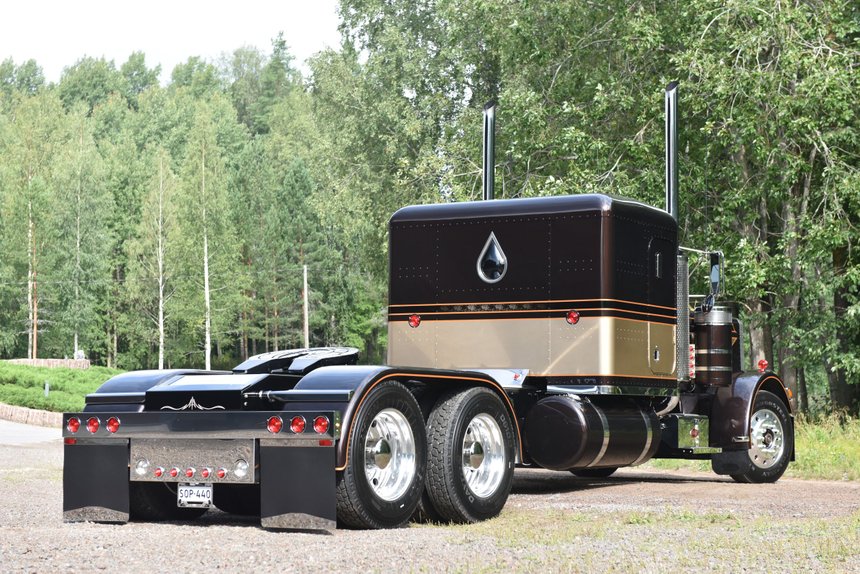 Peterbilt 359 de Jussi Löppönen : gros travail sur la carrosserie