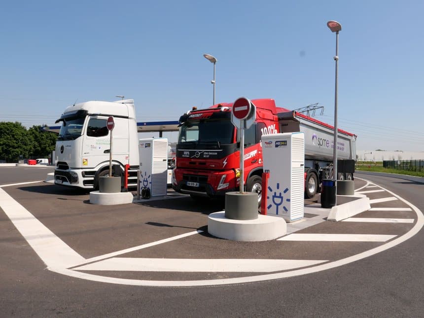 Station électrique AS 24 du Plessis-Pâté : 3 bornes de recharge