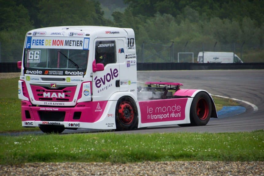 Jennifer, le n°66 en hommage à Anthony Janiec