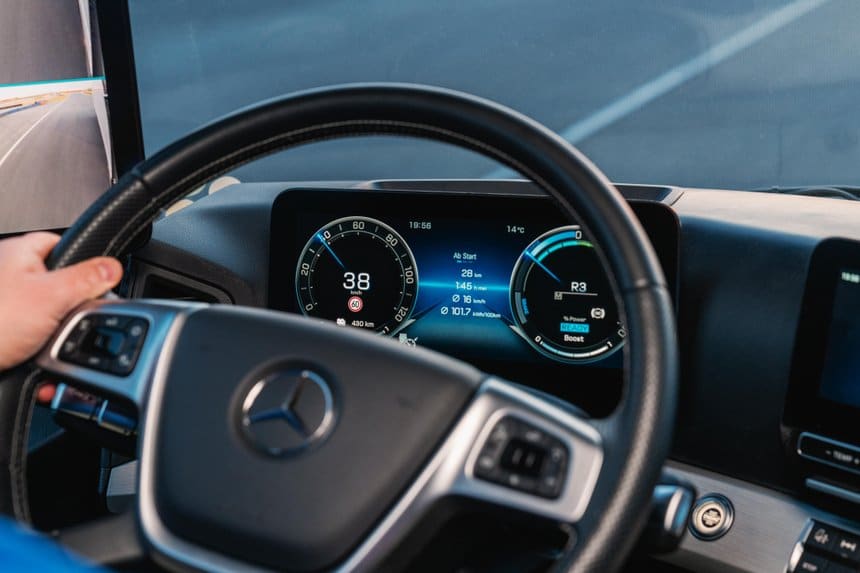 100 km en marche arrière en Mercedes eActros 600