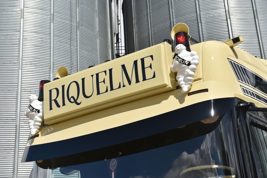 Scania S 530 des tps Riquelme : enseigne et bibendums