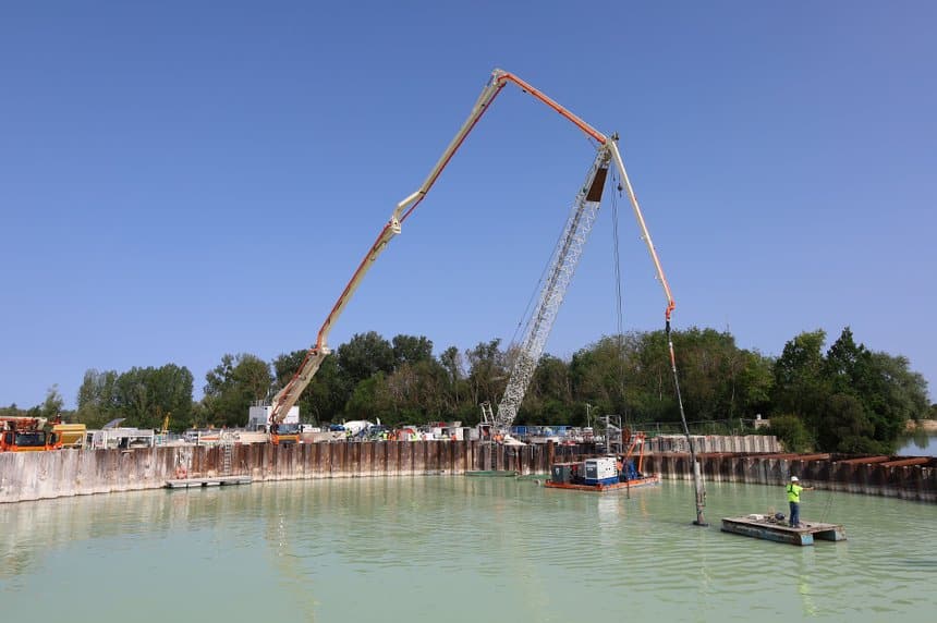 Une pompe à béton de 64,25 m de portée