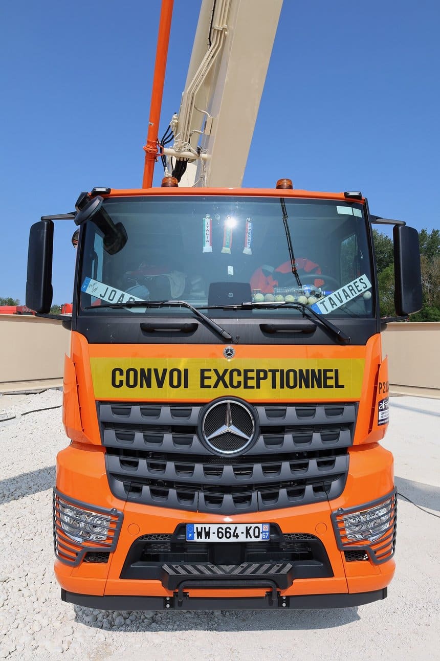 Le Mercedes Arocs 6553 d'Inter Service Pompe