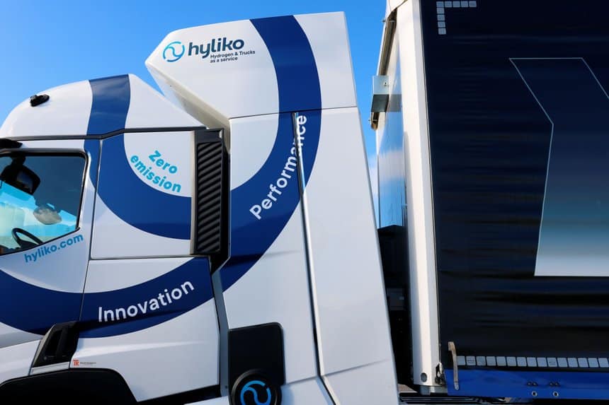 Camion Hyliko 2e génération : réservoirs d'hydrogène derrière la cabine