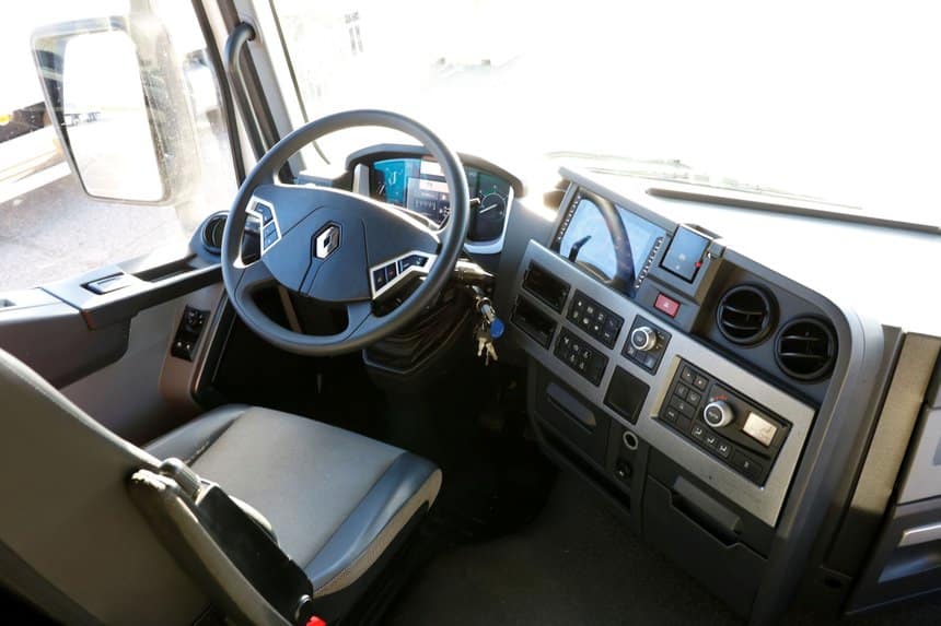 Camion Hyliko 2e génération : poste de conduite Renault Trucks
