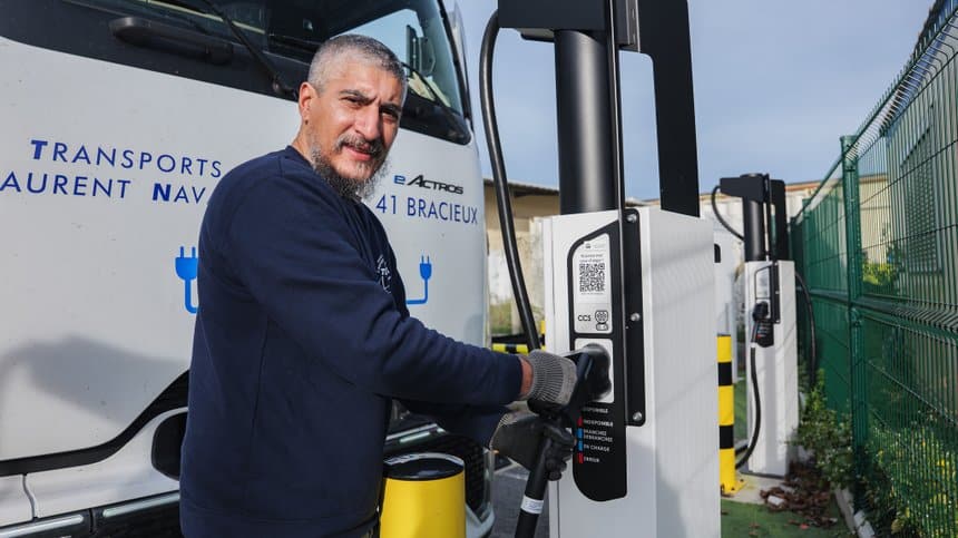 Les Mercedes eActros 600 de TLN sont chargés au dépôt