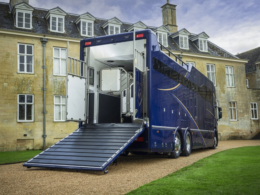 Un van pour six chevaux, ventilé et sécurisé
