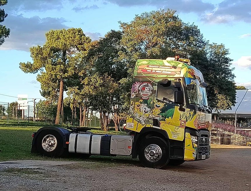 Le Renault T 480 Marsupilami, exposé aux 24H Camions du Mans 2025