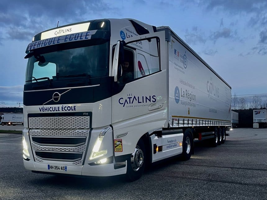 Le Volvo FH13, un équipement top niveau sécurité pour le lycée des Catalins