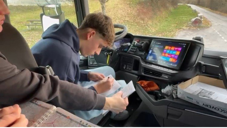 Voyage en camion du lycée Wresinski : apprentissage de la gestion d'itinéraire
