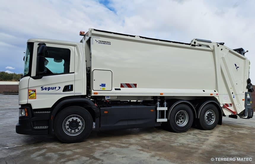 A Sarcelles, les Scania BOM de Sepur sont rechargés via le dispositif de la marque, Erinion