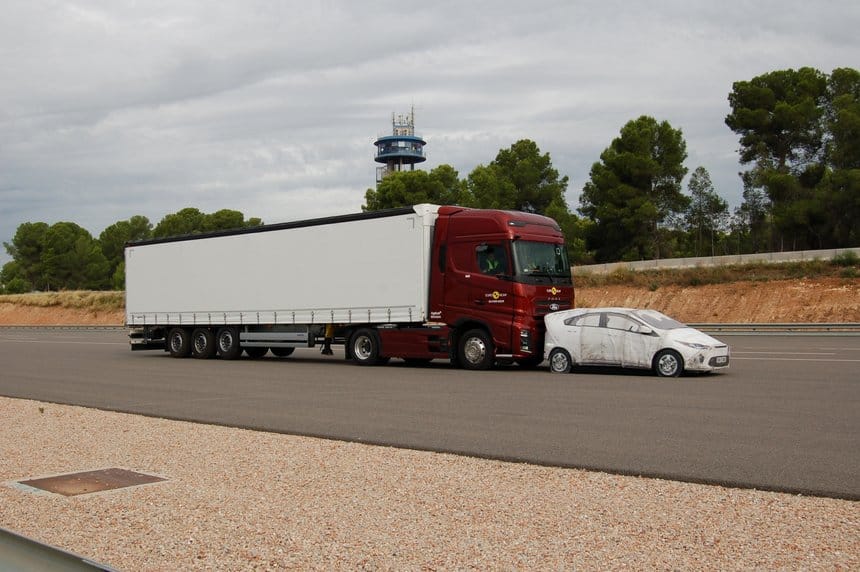 Tests Euro NCap : 3 étoiles pour le Ford F-Max tracteur 4x2