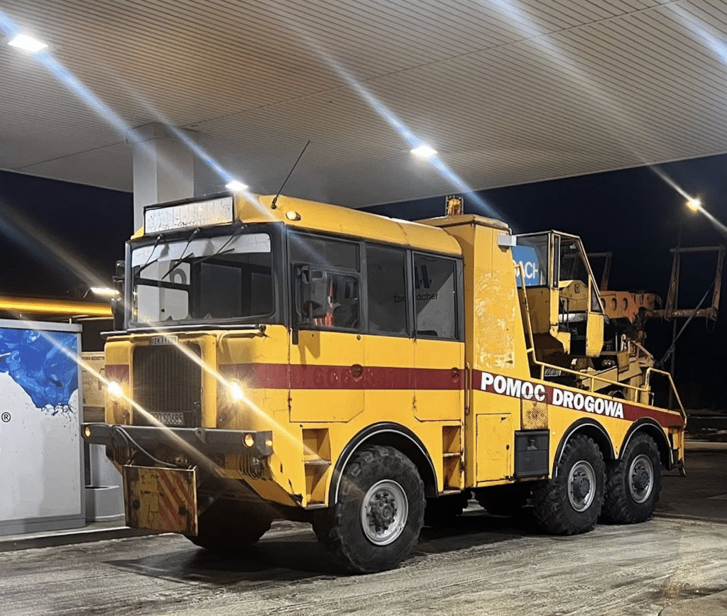 Drôle d&rsquo;oiseau : une dépanneuse militaire Berliet en Pologne
