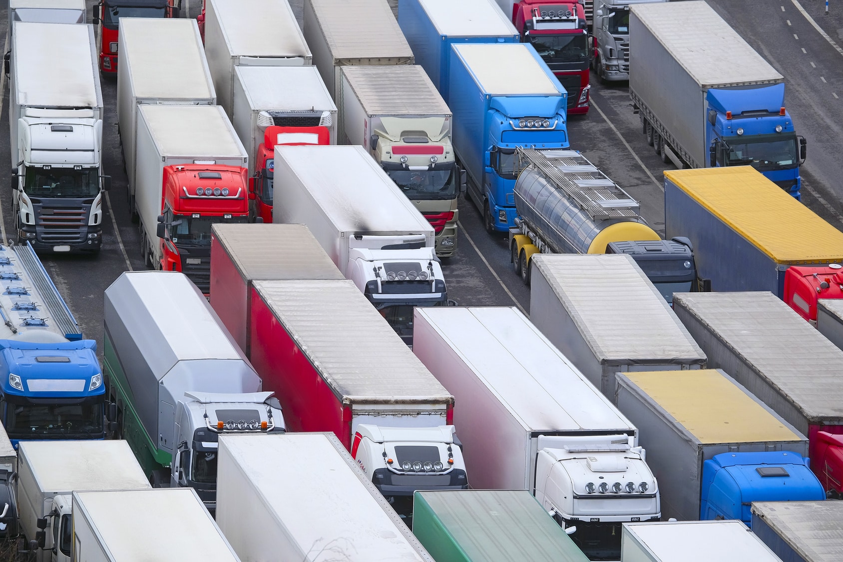 Face à une inflation des prix des carburants, les transporteurs routiers français ne sont pas satisfaits des mesures annoncées par le gouvernement.