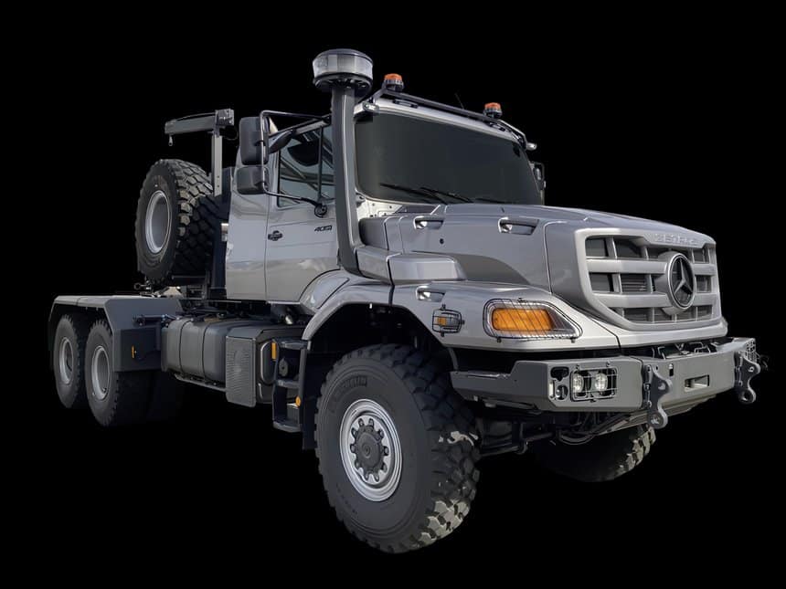 Un Mercedes Zetros militaire en version tracteur