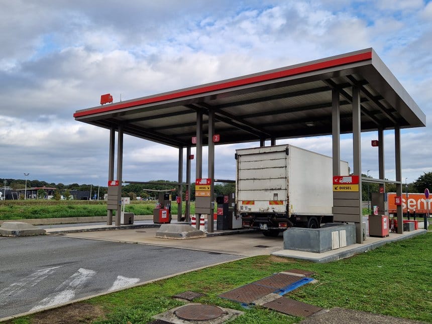 Prix du gazole : "Pour quelle raison la hausse arrive aussi rapidement ?"