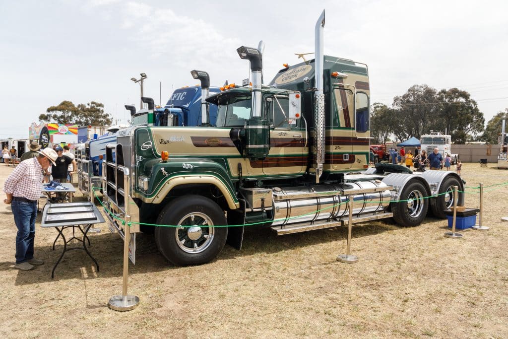 Mack Super-Liner Bicentennial custom show truck