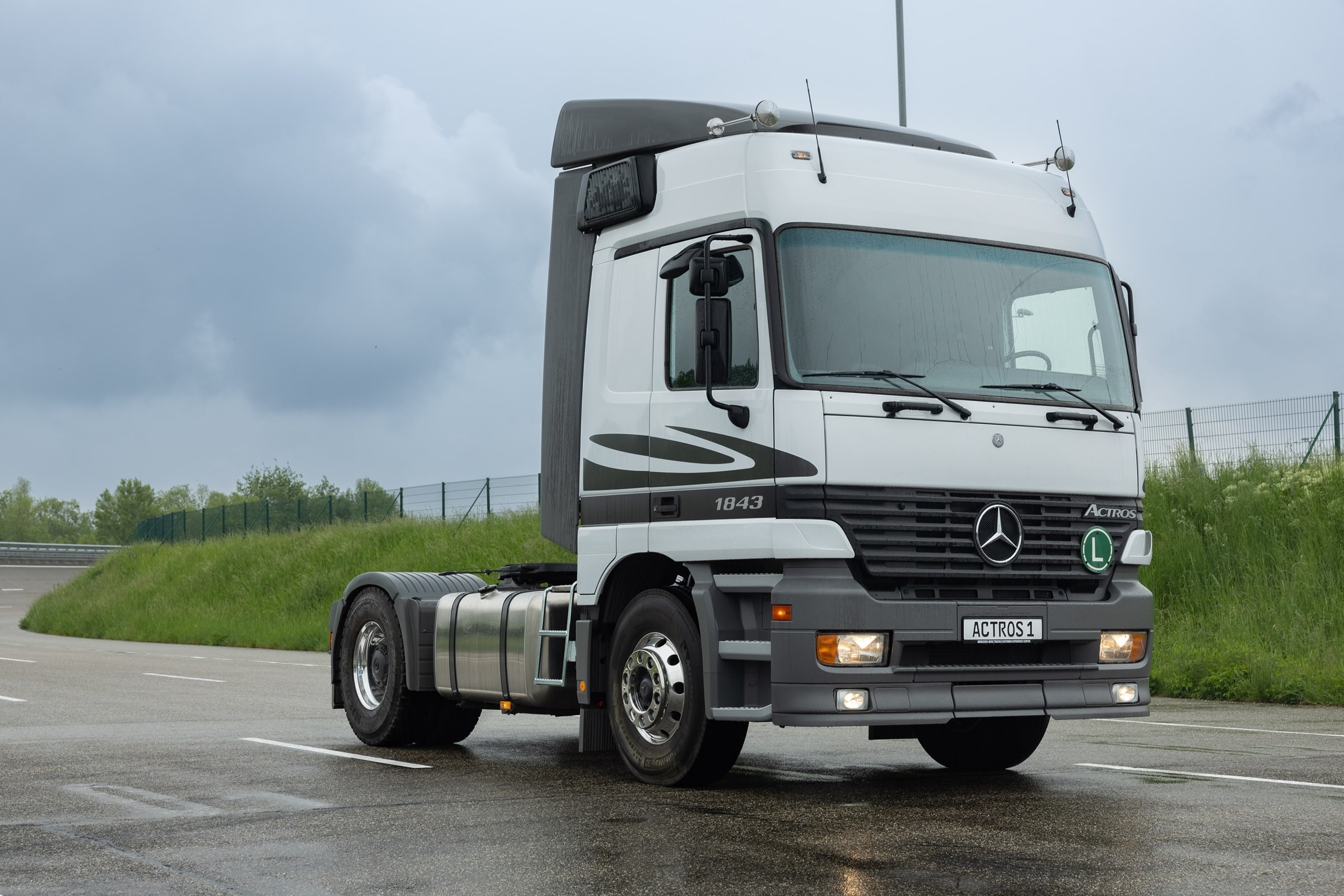 Mercedes : le célèbre modèle de camion Actros fête ses 30 ans 